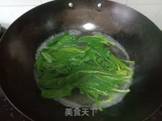 菠菜鸡蛋饼的做法步骤：2
