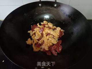 鸡蛋炒广式香肠的做法步骤：5