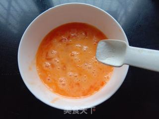 鸡蛋炒广式香肠的做法步骤：2