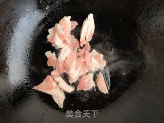 五花肉炒西芹的做法步骤：2