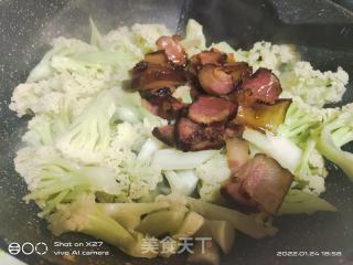 腊肉烧花菜的做法步骤：5