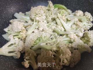 腊肉烧花菜的做法步骤：2
