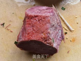 麻辣手撕牛肉的做法步骤：1