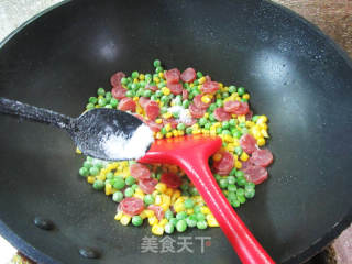 玉米粒罗汉豆炒香肠的做法步骤：8