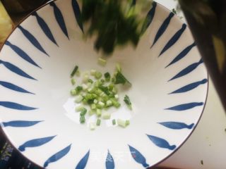 羊肉汤炖萝卜的做法步骤：2