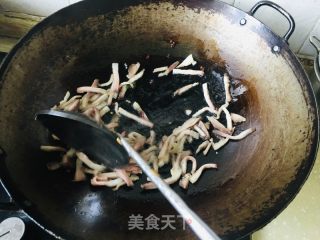 香芹炒肉丝的做法步骤：2