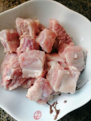 土豆烧排骨的做法步骤：2