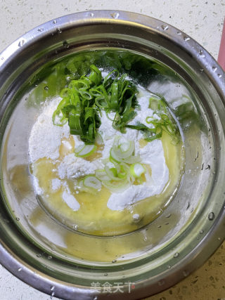 葱花油酥饼的做法步骤：2