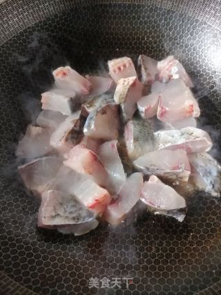 红烧鱼块的做法步骤：2