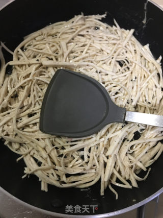 鸡蛋芝麻芋丝饼的做法步骤：8