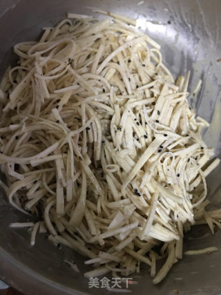 鸡蛋芝麻芋丝饼的做法步骤：6