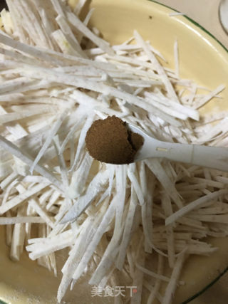 鸡蛋芝麻芋丝饼的做法步骤：3