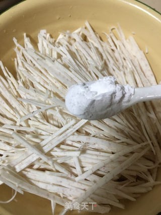 鸡蛋芝麻芋丝饼的做法步骤：2