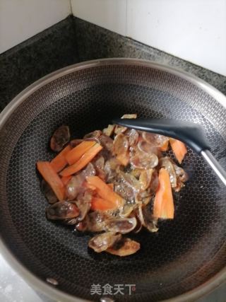 腊肠炒荷兰豆的做法步骤：3