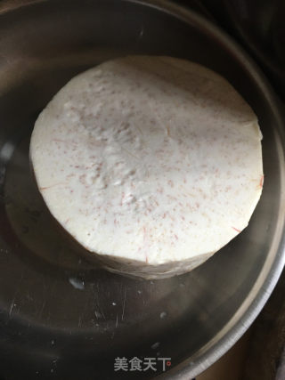 芋头蒸鸡腿的做法步骤：1