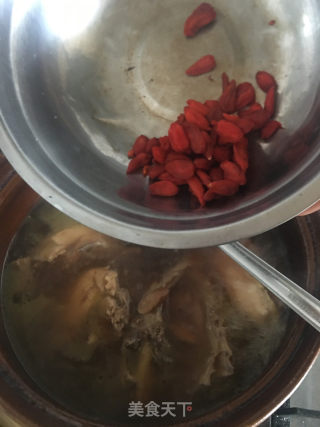 黄芪党参枸杞鸡骨汤的做法步骤：7