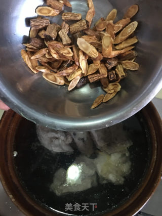 黄芪党参枸杞鸡骨汤的做法步骤：6