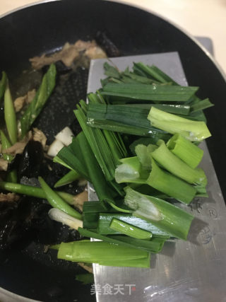 辣椒蒜苗炒鸡丝的做法步骤：7