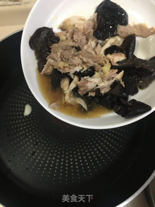 辣椒蒜苗炒鸡丝的做法步骤：4