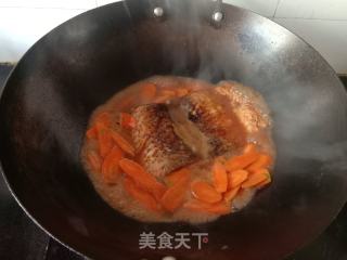 胡萝卜烧草鱼腩的做法步骤：9