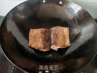 胡萝卜烧草鱼腩的做法步骤：3