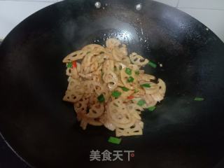 五花肉炒莲藕的做法步骤：12