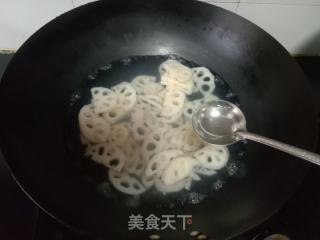 五花肉炒莲藕的做法步骤：3