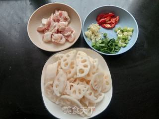 五花肉炒莲藕的做法步骤：1