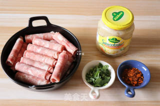 牛气冲天酸菜肥牛卷的做法步骤：1
