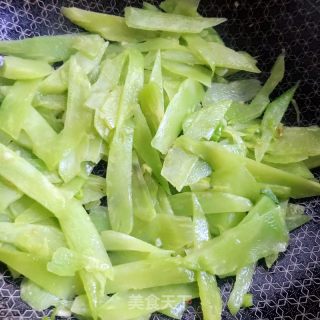 鸡枞油炒笋片的做法步骤：6