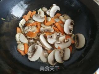 蘑菇胡萝卜炒肉丝的做法步骤：5
