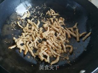 蘑菇胡萝卜炒肉丝的做法步骤：3