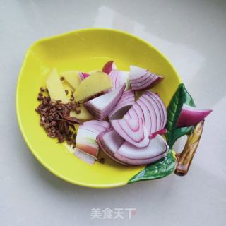 无水鸡爪的做法步骤：2