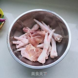 无水鸡爪的做法步骤：1