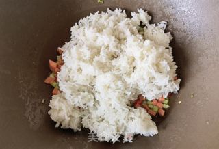小米椒芹菜火腿肠炒饭的做法步骤：8