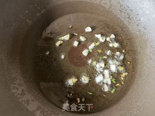小米椒芹菜火腿肠炒饭的做法步骤：5