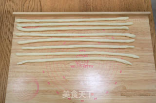 一股辫牛奶面包的做法步骤：8