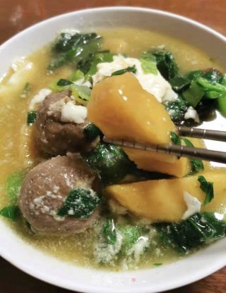 牛肉丸黄米果鸡蛋蔬菜汤的做法步骤：9