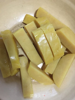 牛肉丸黄米果鸡蛋蔬菜汤的做法步骤：4