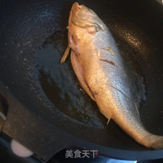红烧黄花鱼的做法步骤：3