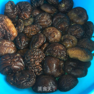 香菇卤肉饭的做法步骤：2