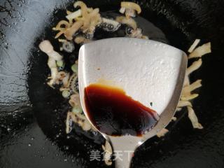 胡萝卜杏鲍菇炒五花肉的做法步骤：4