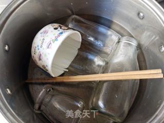 粉嫩草莓酸奶的做法步骤：2