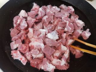 红烧羊肉的做法步骤：1