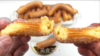 西班牙油条吉事果，做法简单，一口咬下去，外脆里嫩，口感轻盈。的做法步骤：15