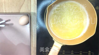 西班牙油条吉事果，做法简单，一口咬下去，外脆里嫩，口感轻盈。的做法步骤：3