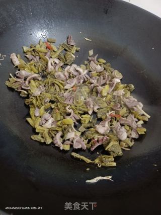 酸菜炒鸡胗的做法步骤：3