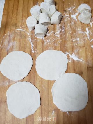 白菜虾皮发面馅饼的做法步骤：4