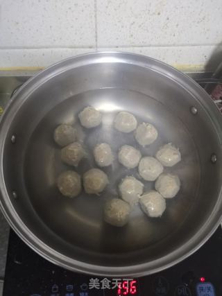 菠菜牛肉丸汤的做法步骤：3