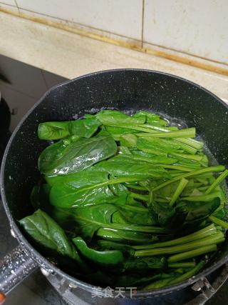 酸辣菠菜鱼片的做法步骤：2